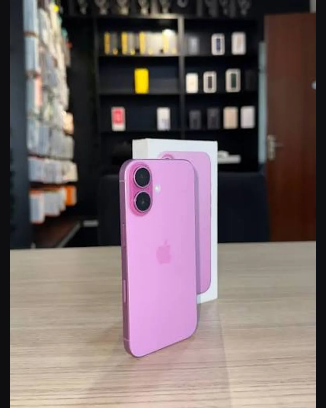iPhone 16 Pink