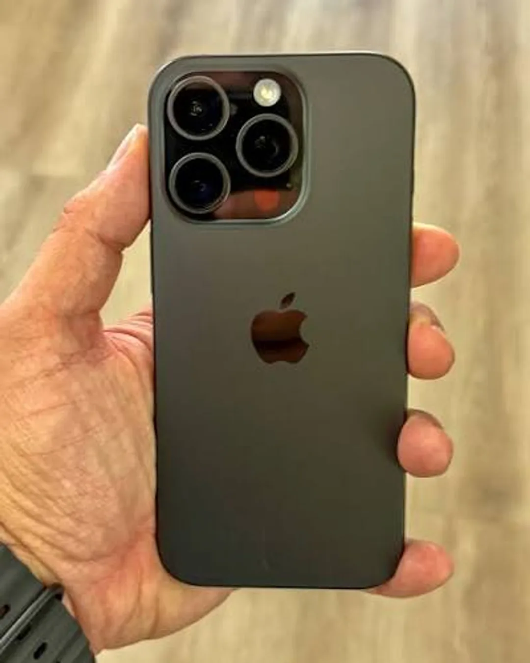 iPhone 16 Pro Preto Titanio