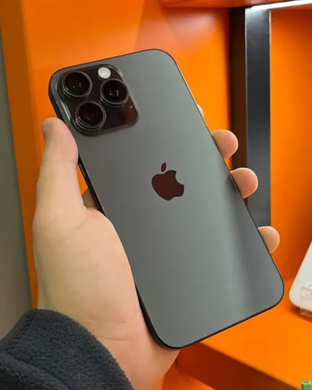 iPhone 16 Pro Preto Titanio